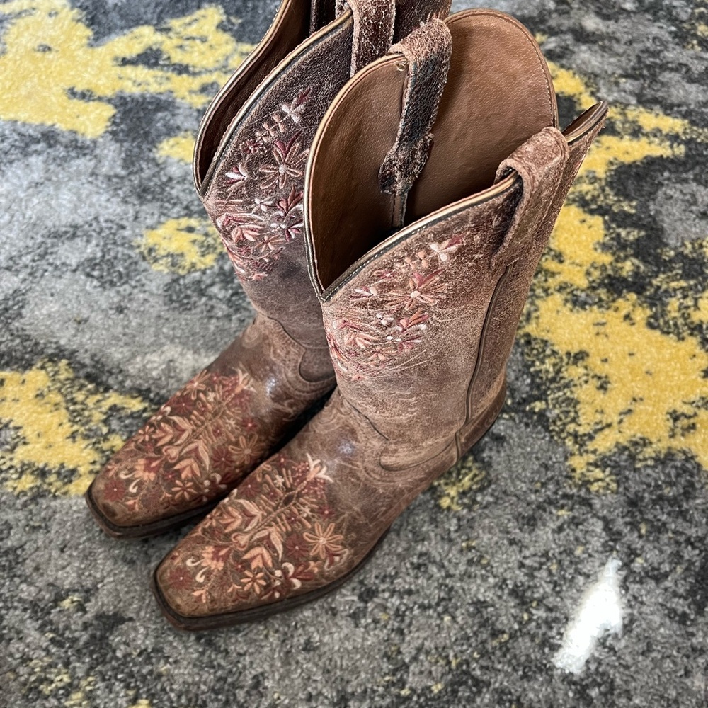 Ariat Brown Floral Embroidered Women's Boots
